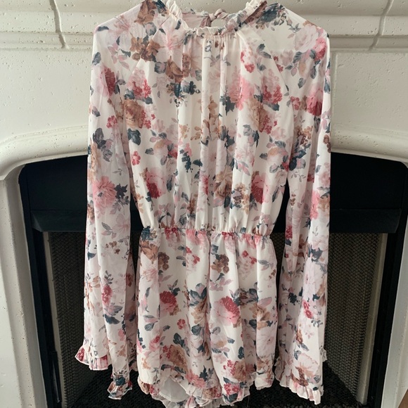 NWOT Floral Open Back Romper - Picture 3 of 8